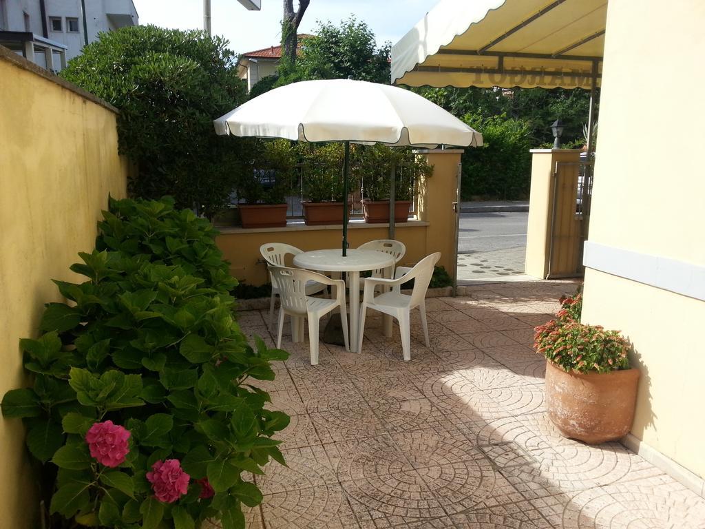 Hotel Margot Λίντο ντι Καμαϊόρε Εξωτερικό φωτογραφία