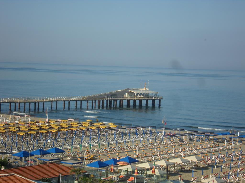 Hotel Margot Λίντο ντι Καμαϊόρε Εξωτερικό φωτογραφία