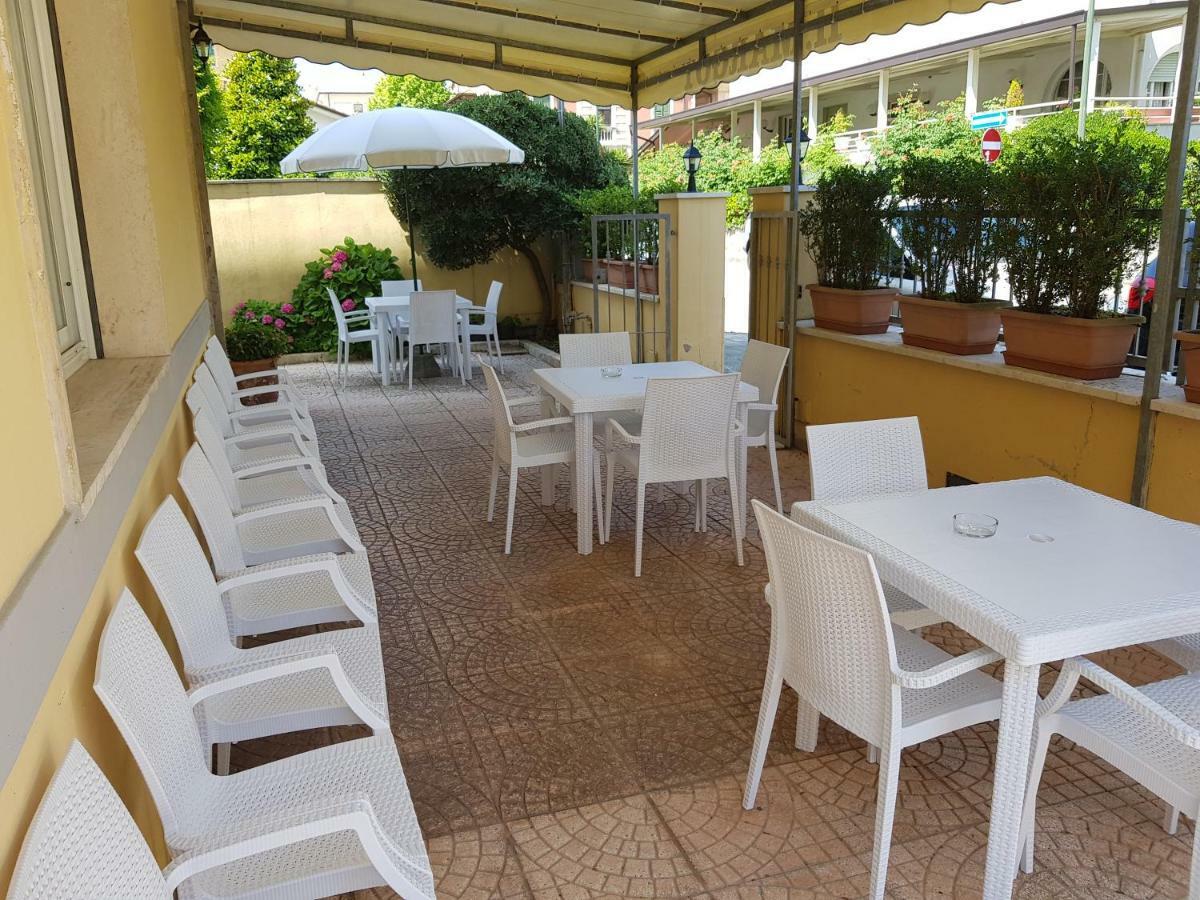 Hotel Margot Λίντο ντι Καμαϊόρε Εξωτερικό φωτογραφία